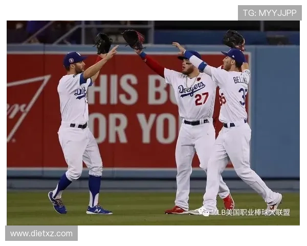 海耶斯三垒美技封杀瑞欧穆托,守备典范闪耀赛场 海耶斯三垒美技封杀瑞欧穆托,守备典范闪耀赛场